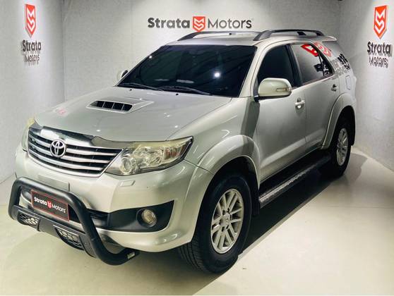 TOYOTA HILUX SW4 3.0 SRV 4X4 7 LUGARES 16V TURBO INTERCOOLER DIESEL 4P AUTOMÁTICO TOYOTA HILUX SW4 3.0 SRV 4X4 7 LUGARES 16V TURBO INTERCOOLER DIESEL 4P AUTOMÁTICO